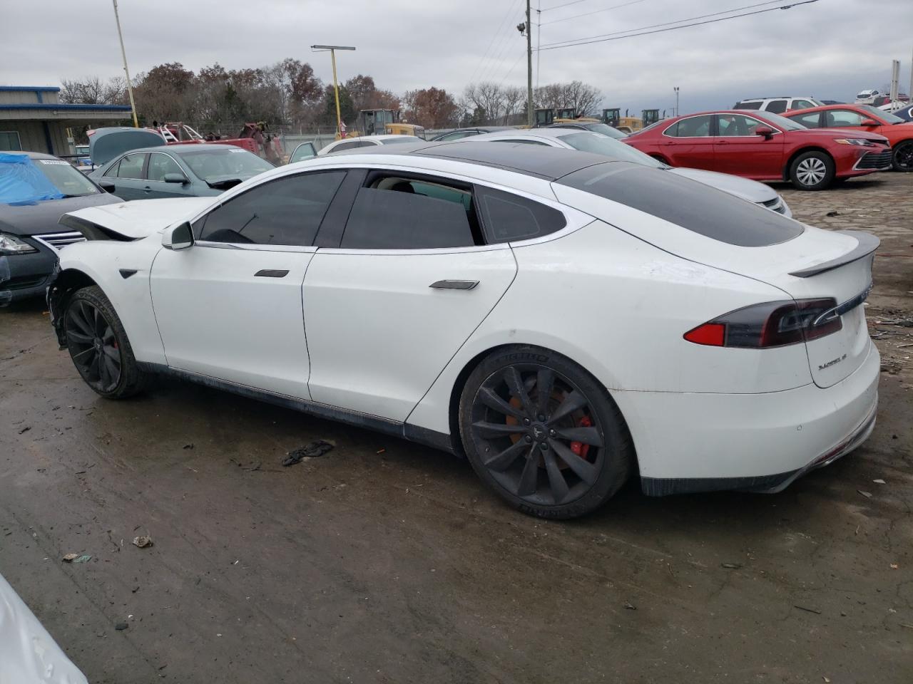 Image 2 of Tesla Model S 2014 with VIN 5YJSA1H15EFP31850