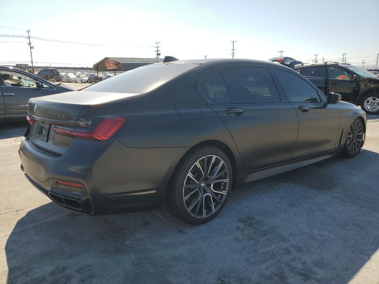 Obraz 3 z 2021 BMW 750 XI 2021 z VIN WBA7U2C04MCF87477
