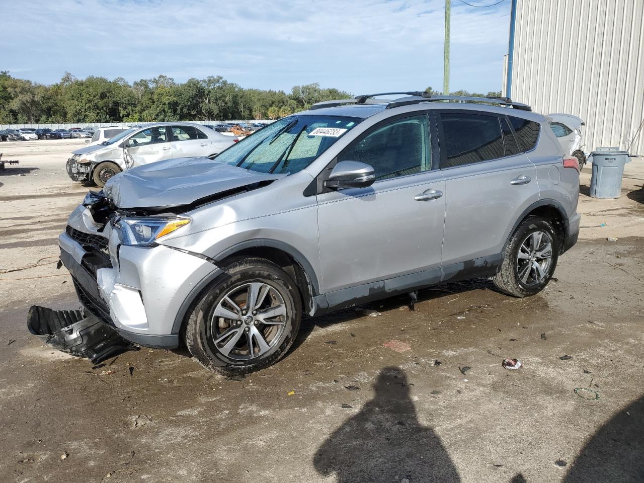 Изображение 1 2017 TOYOTA RAV4 XLE 2017 с VIN 2T3WFREV0HW384502