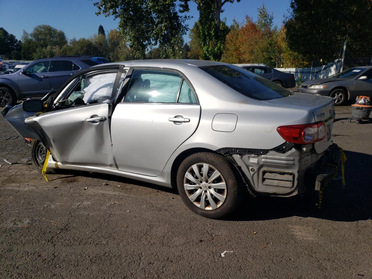 Image 2 of 2013 TOYOTA COROLLA BASE 2013 with VIN 2T1BU4EE4DC027870