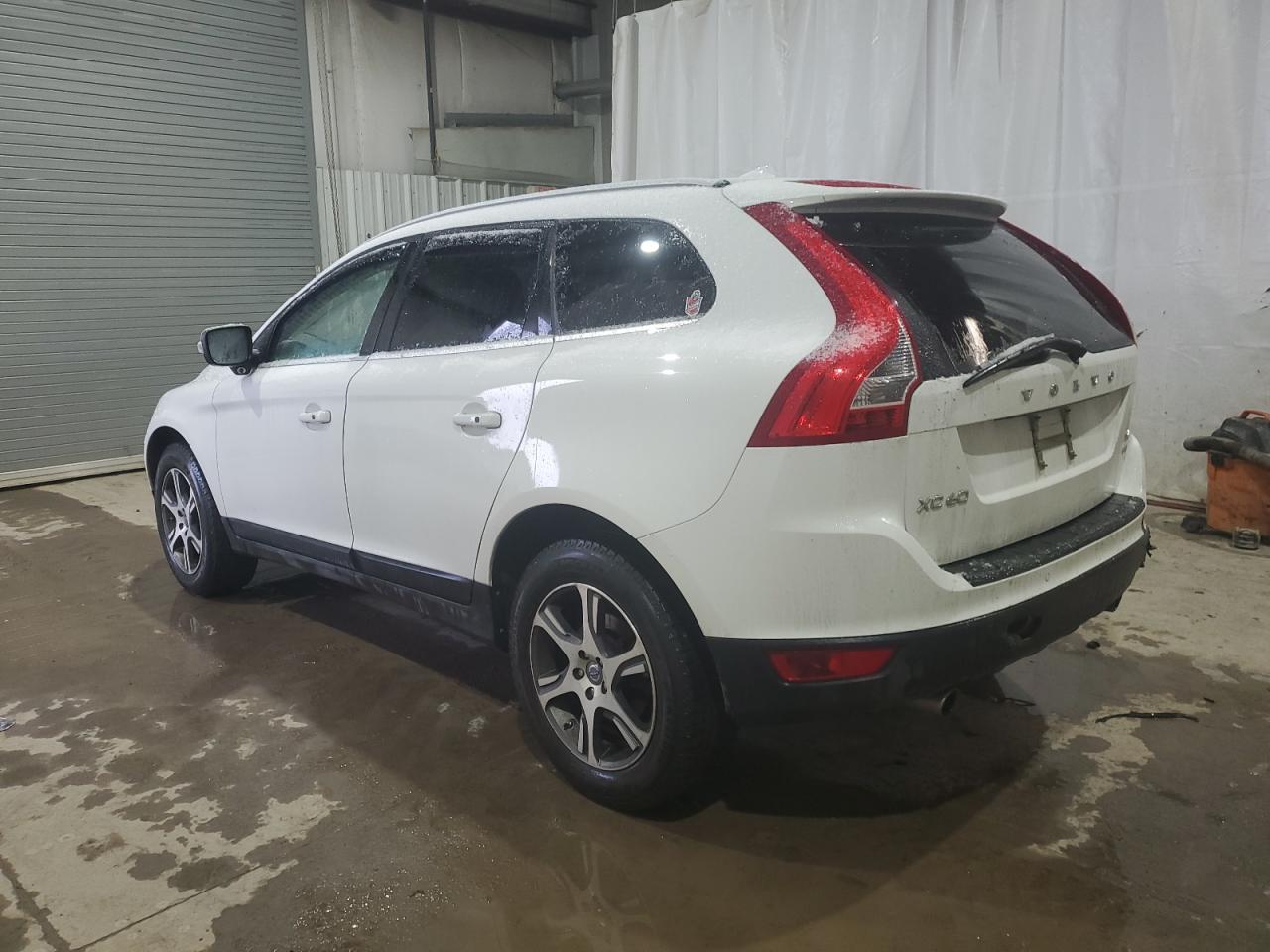 Obraz 2 z 2013 VOLVO XC60 T6 2013 z VIN YV4902DZ2D2379229