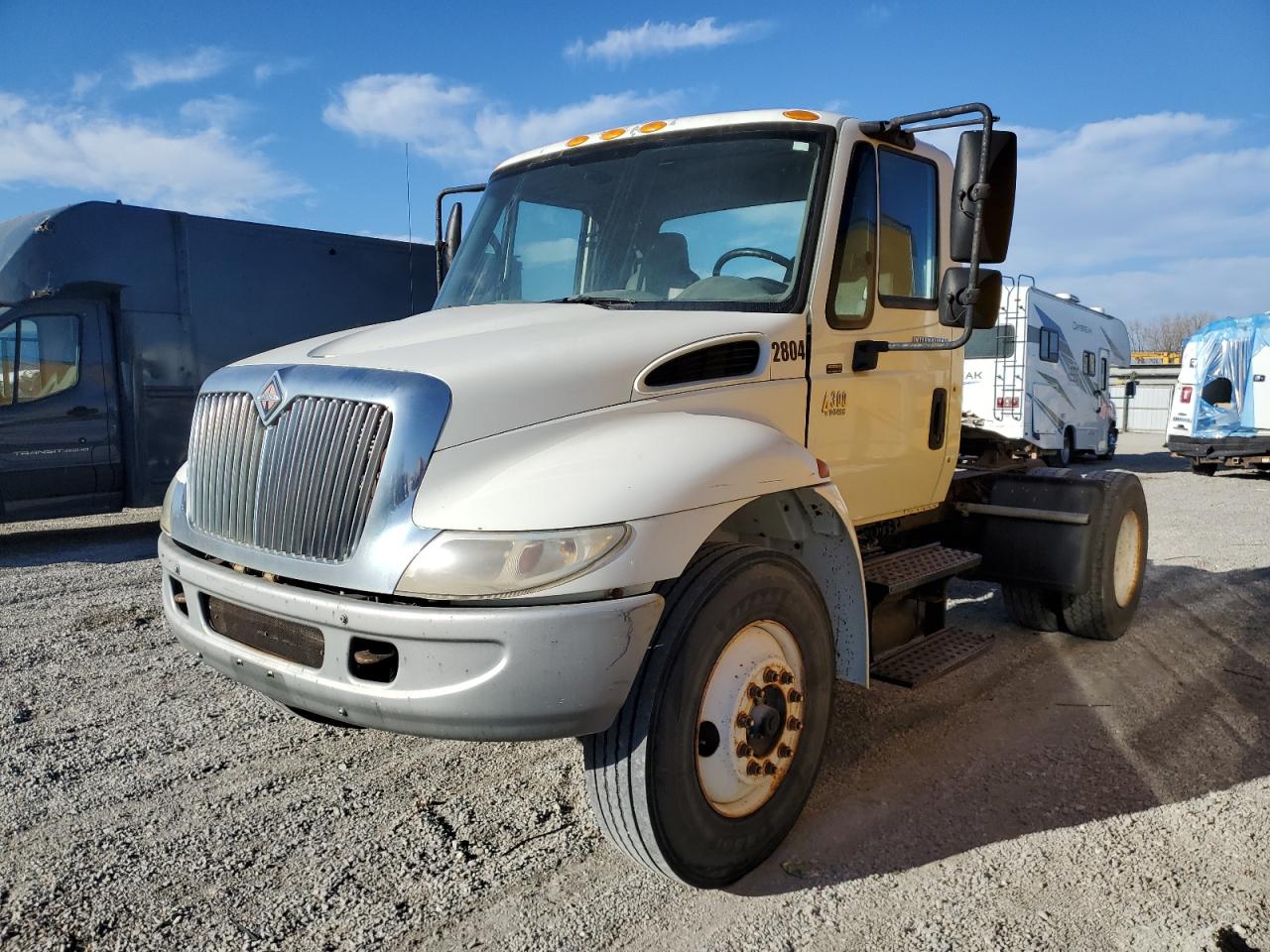 Obraz 2 z 2002 INTERNATIONAL 4000 4300 2002 z VIN 1HSMMAAN32H412804