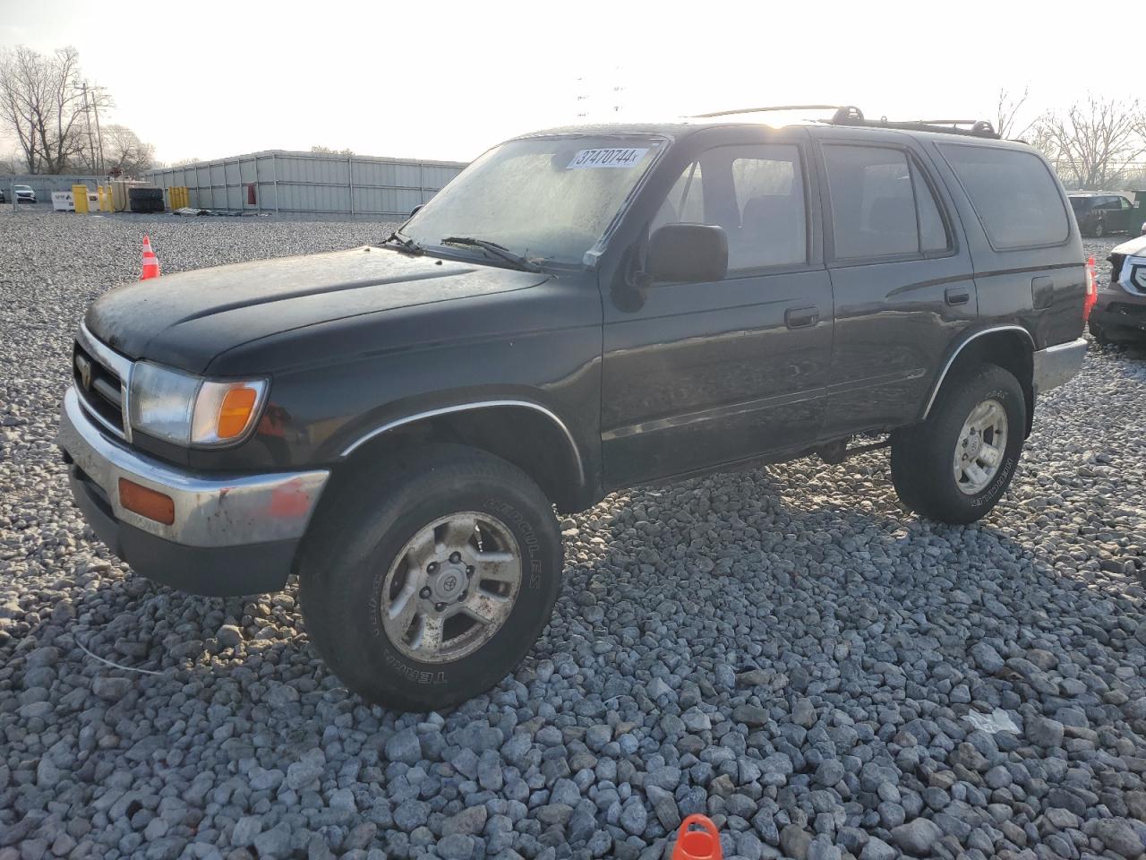 Image 1 of 1998 TOYOTA 4RUNNER SR5 1998 with VIN JT3HN86R6W0148126
