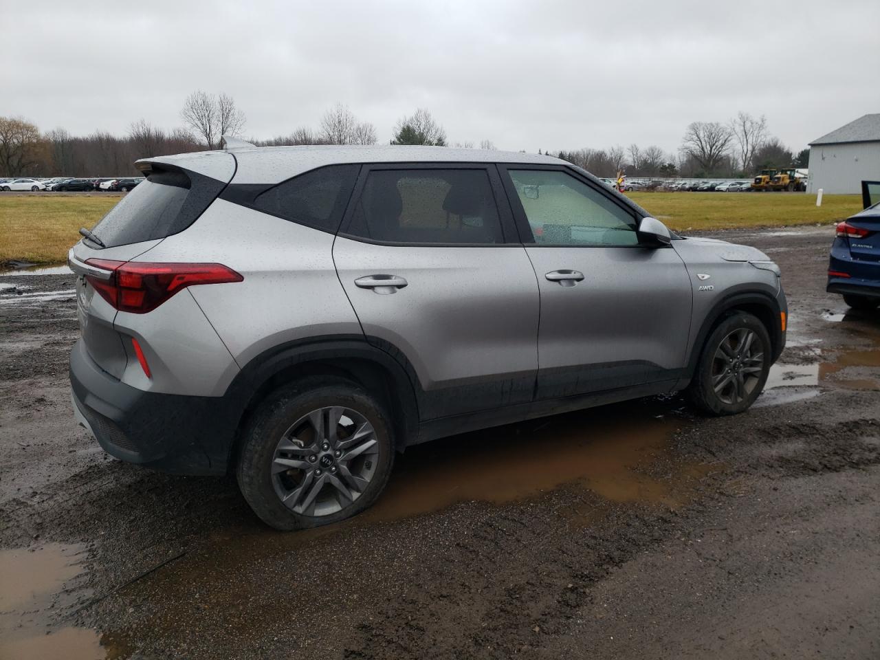 Image 3 of 2021 KIA SELTOS LX 2021 with VIN KNDEPCAA8M7103013