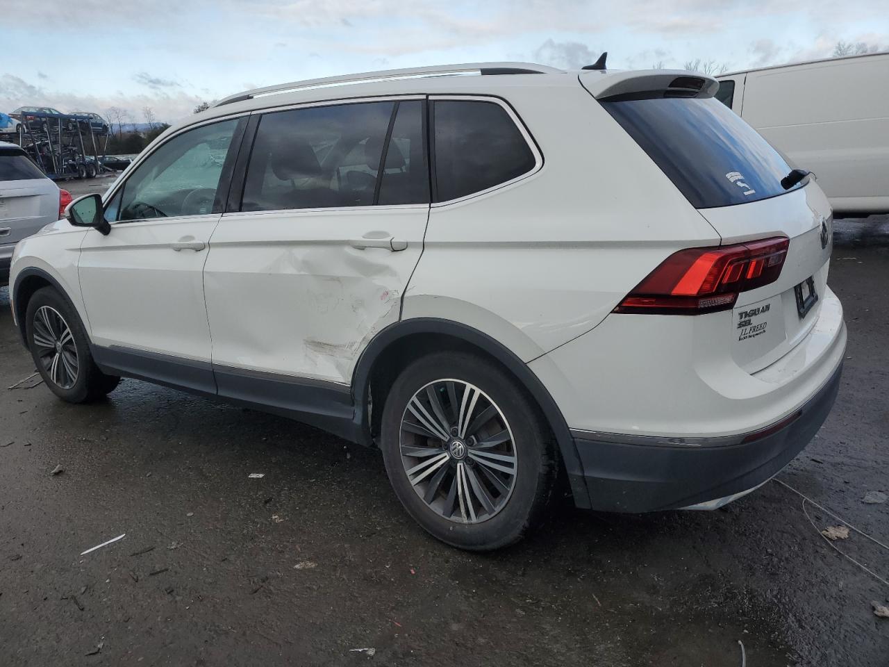 Image 2 of 2018 VOLKSWAGEN TIGUAN SE 2018 with VIN 3VV2B7AX5JM052389