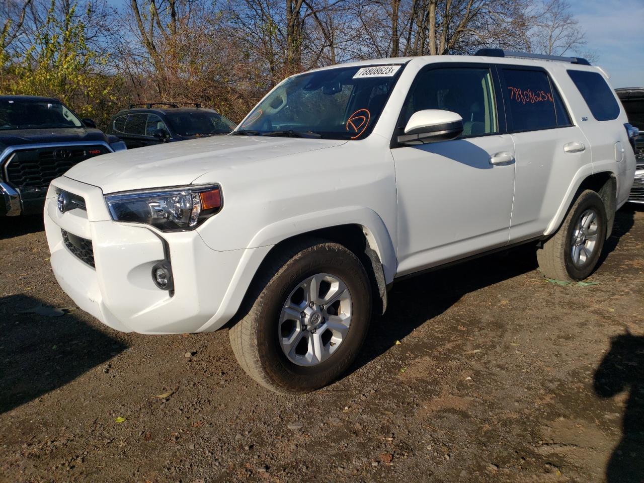 Image 1 of 2022 TOYOTA 4RUNNER SR5 2022 with VIN JTEEU5JRXN5252655
