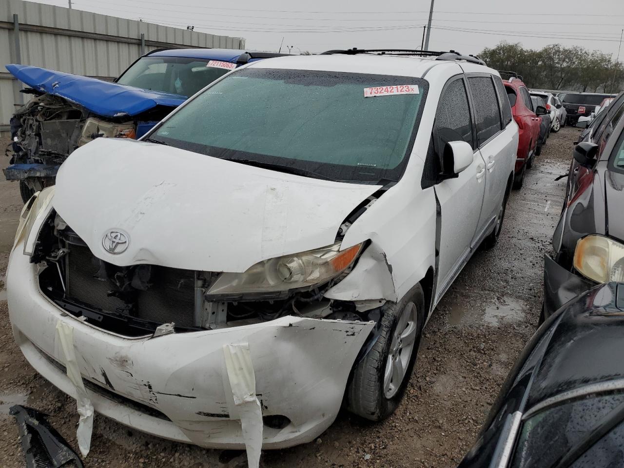 2013 TOYOTA SIENNA LE 2013 image