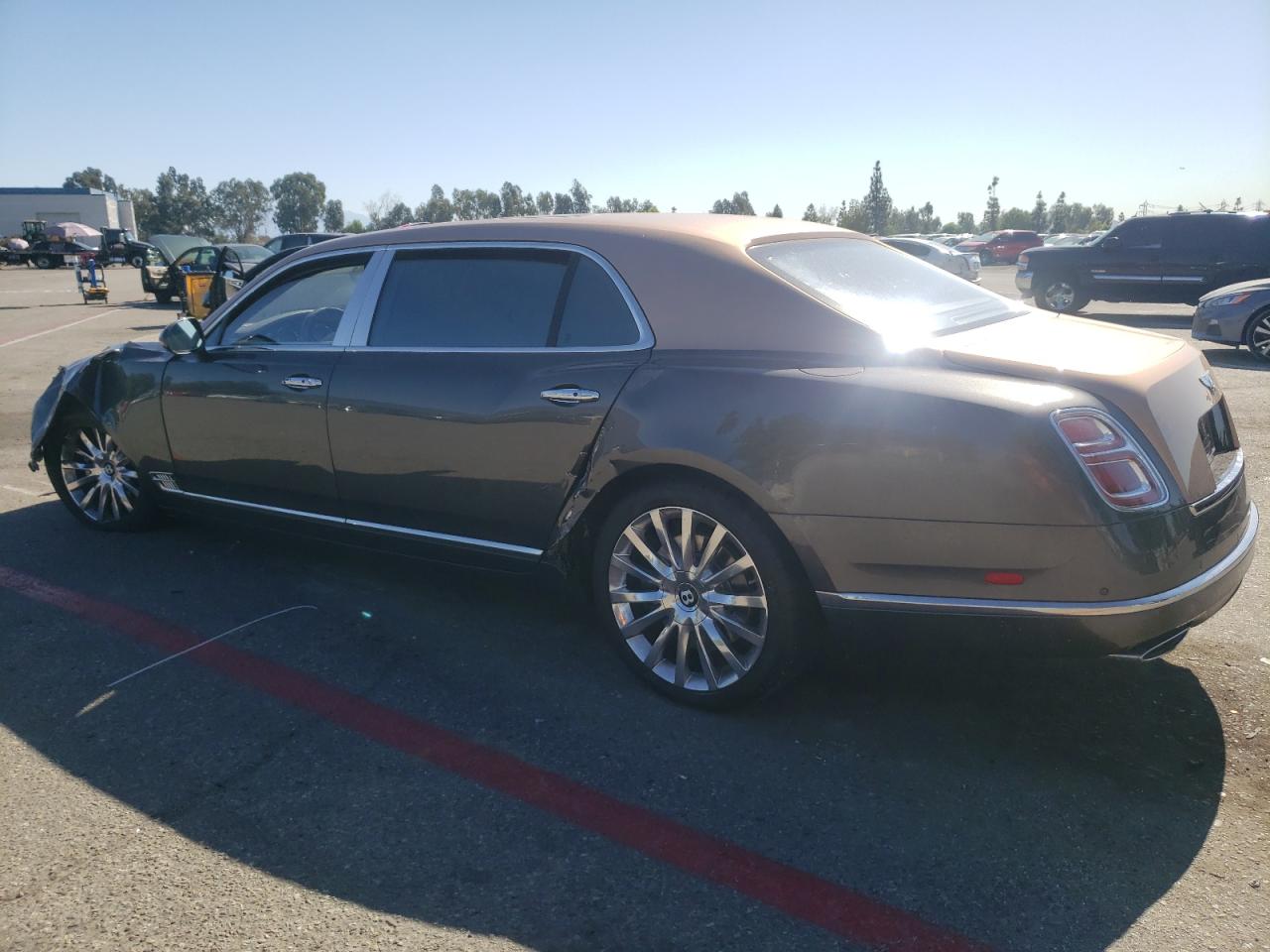 Image 2 of 2017 BENTLEY MULSANNE LONG WHEELBASE 2017 with VIN SCBAF9ZH0HC003297