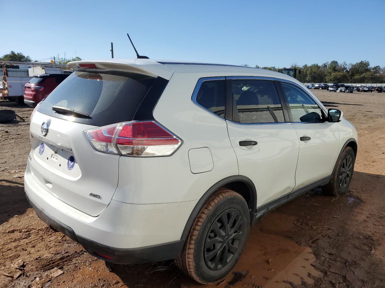 Image 3 of Nissan Rogue S 2016 with VIN KNMAT2MV3GP685805