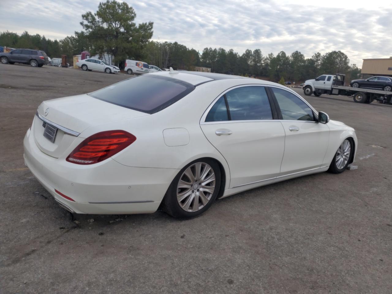 Obraz 3 z 2014 MERCEDES-BENZ S 550 2014 z VIN WDDUG8CB9EA024751