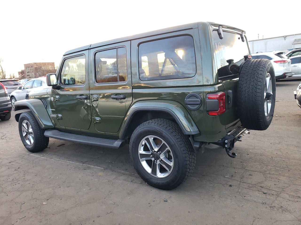 Изображение 2 2022 JEEP WRANGLER UNLIMITED SAHARA 2022 с VIN 1C4HJXEG8NW215080
