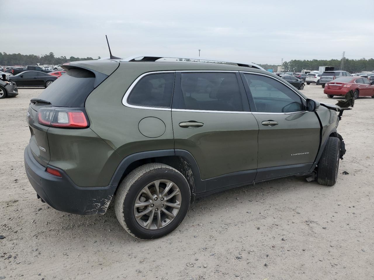 Image 3 of 2019 JEEP CHEROKEE LATITUDE PLUS 2019 with VIN 1C4PJLLB5KD247648