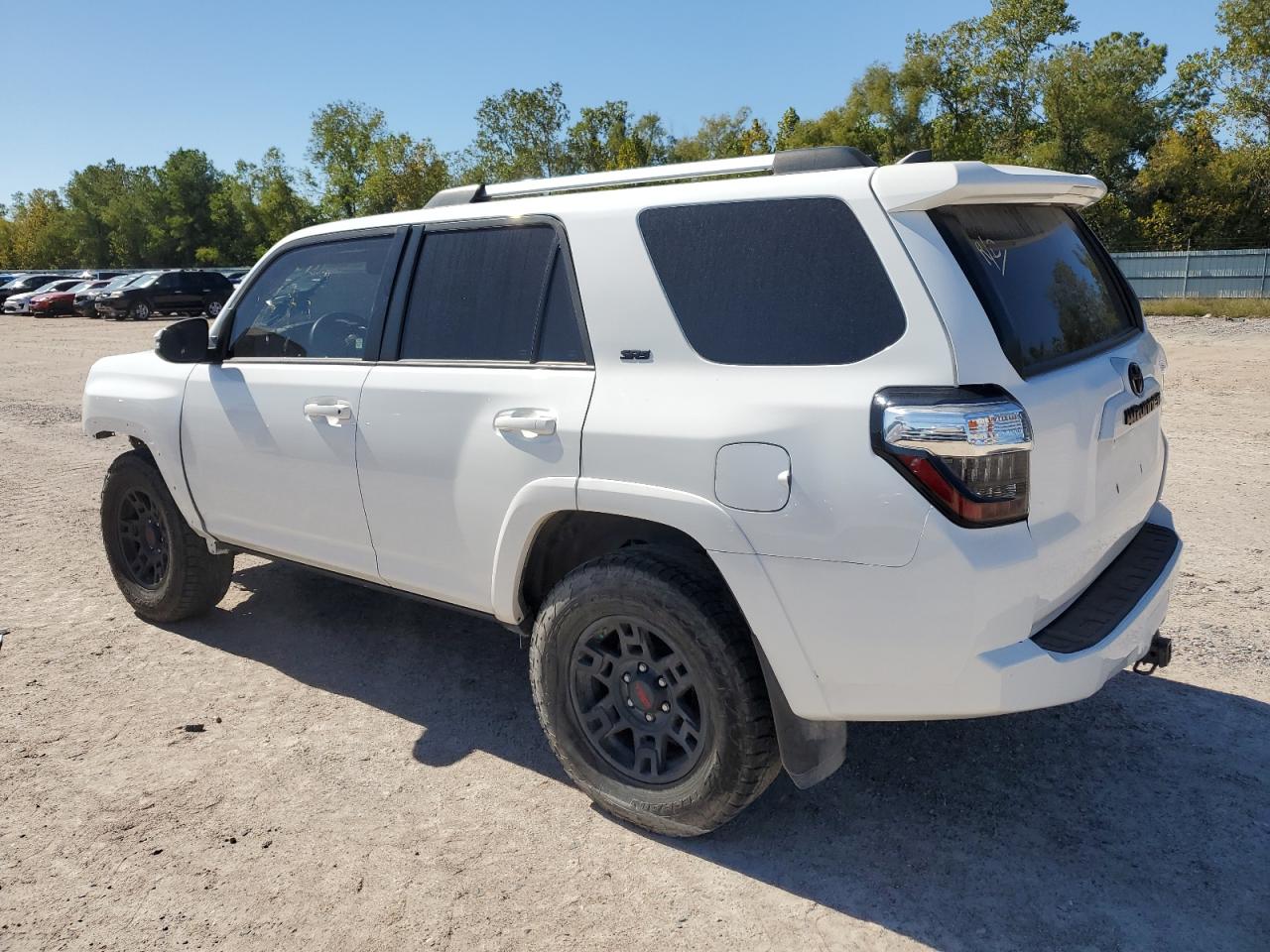 Image 2 of 2021 TOYOTA 4RUNNER SR5 2021 with VIN JTEFU5JR7M5242362