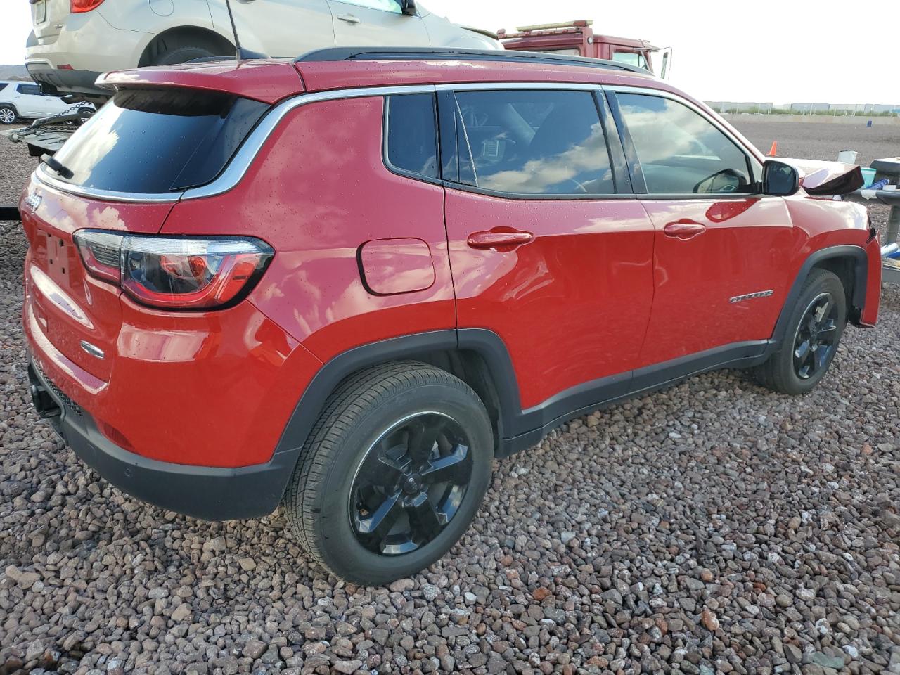 Image 3 of 2019 JEEP COMPASS LATITUDE 2019 with VIN 3C4NJDBB6KT742384