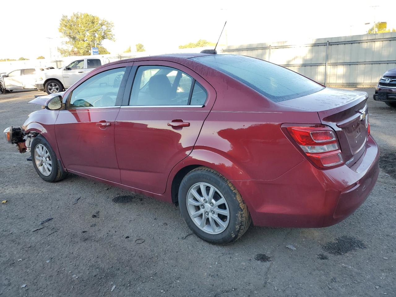 Изображение 2 2018 CHEVROLET SONIC LT 2018 с VIN 1G1JD5SH8J4140082