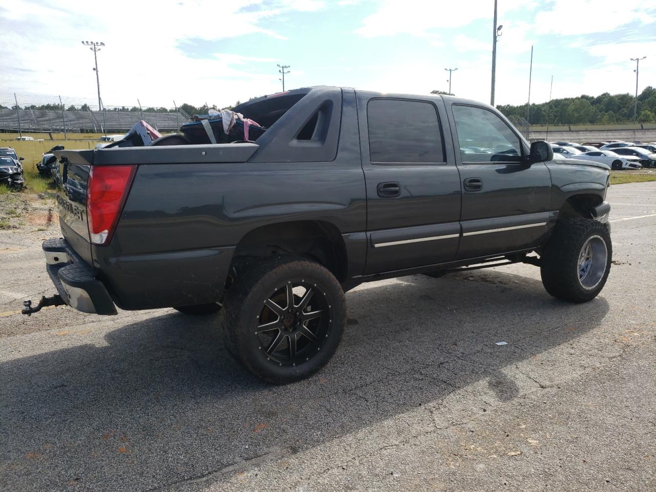 Image 3 of 2004 CHEVROLET AVALANCHE C1500 2004 with VIN 3GNEC12T84G190990