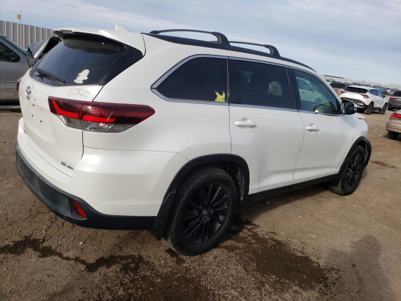 Image 3 of 2019 TOYOTA HIGHLANDER SE 2019 with VIN 5TDJZRFH1KS567300