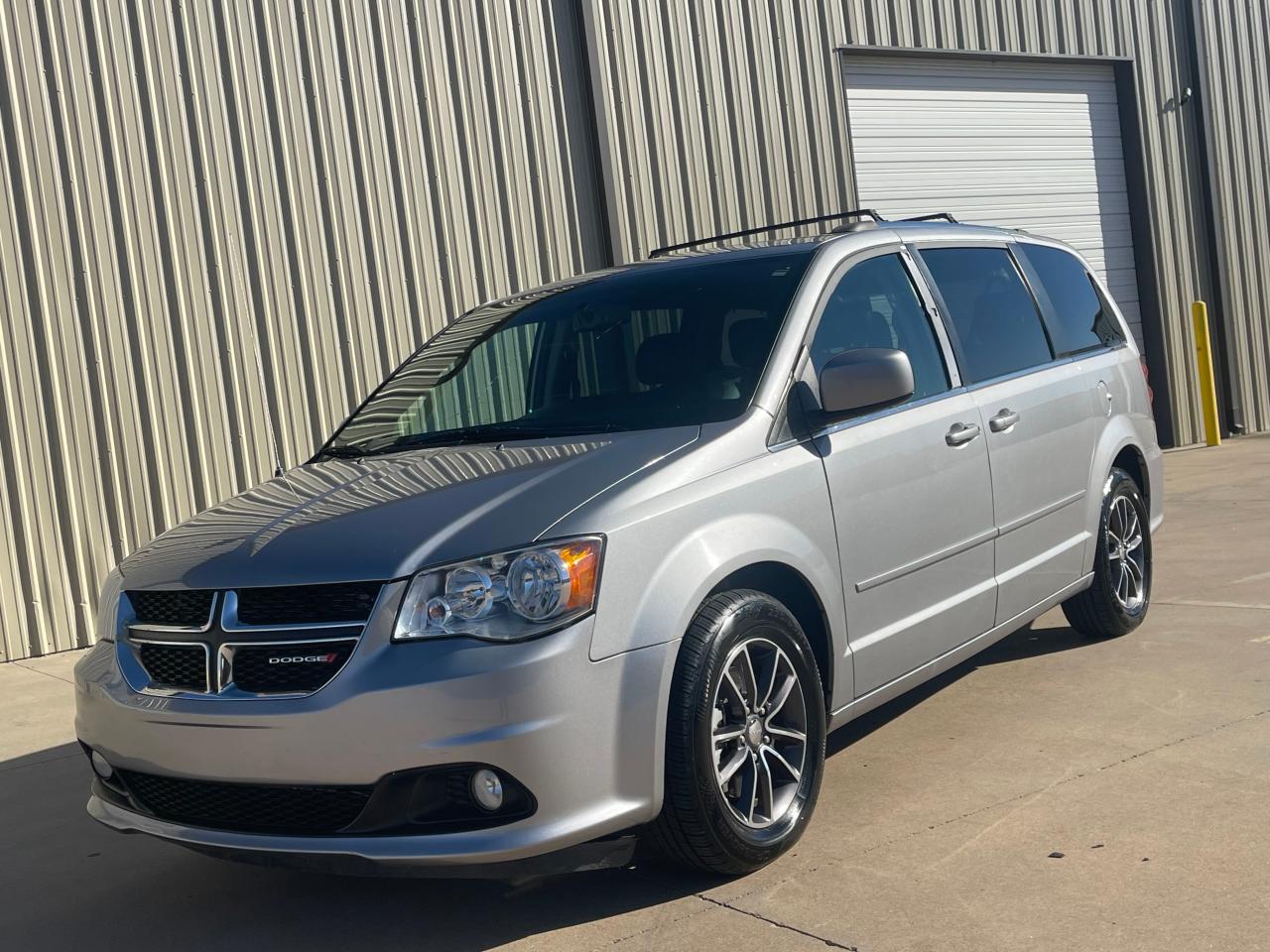 Изображение 2 2017 DODGE GRAND CARAVAN SXT 2017 с VIN 2C4RDGCG6HR779368