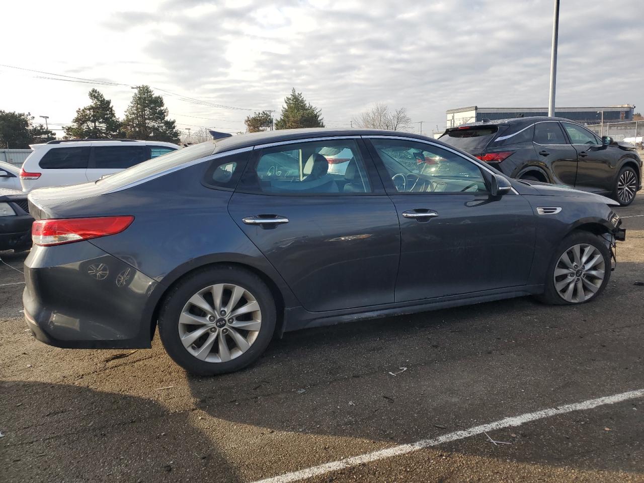 Image 3 of 2018 KIA OPTIMA EX 2018 with VIN 5XXGU4L31JG190102