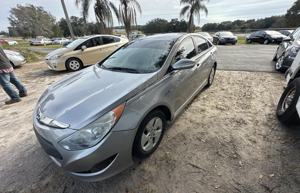 Image 2 of 2011 HYUNDAI SONATA HYBRID 2011 with VIN KMHEC4A48BA005011