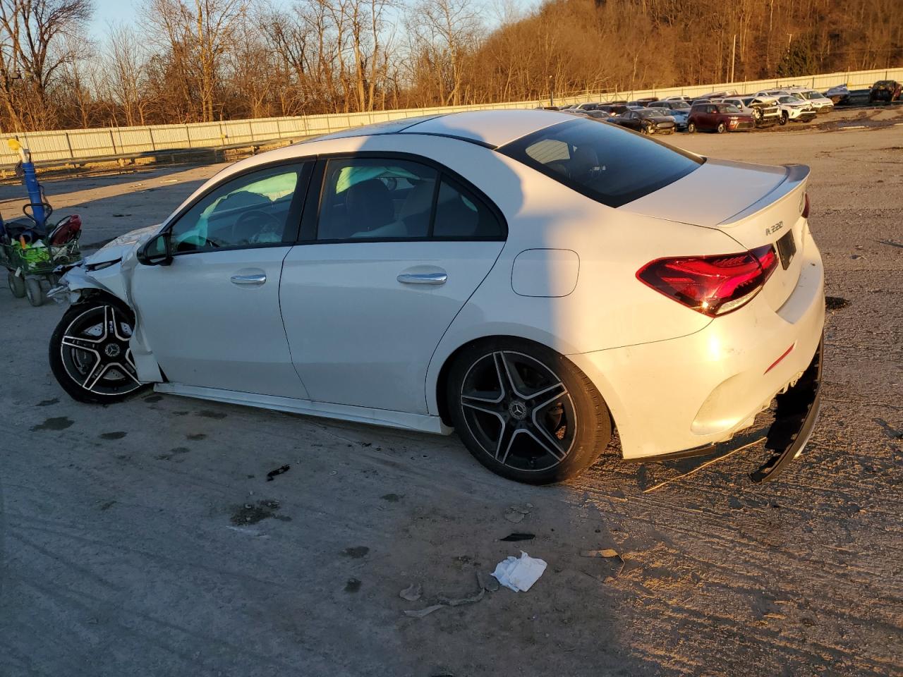 Obraz 2 z 2020 MERCEDES-BENZ A 220 4MATIC 2020 z VIN WDD3G4FB4LW039030