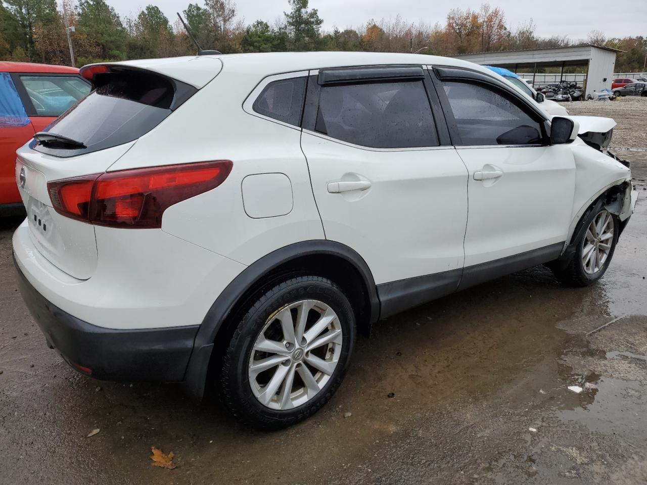 Image 3 of 2018 NISSAN ROGUE SPORT S 2018 with VIN JN1BJ1CPXJW151658