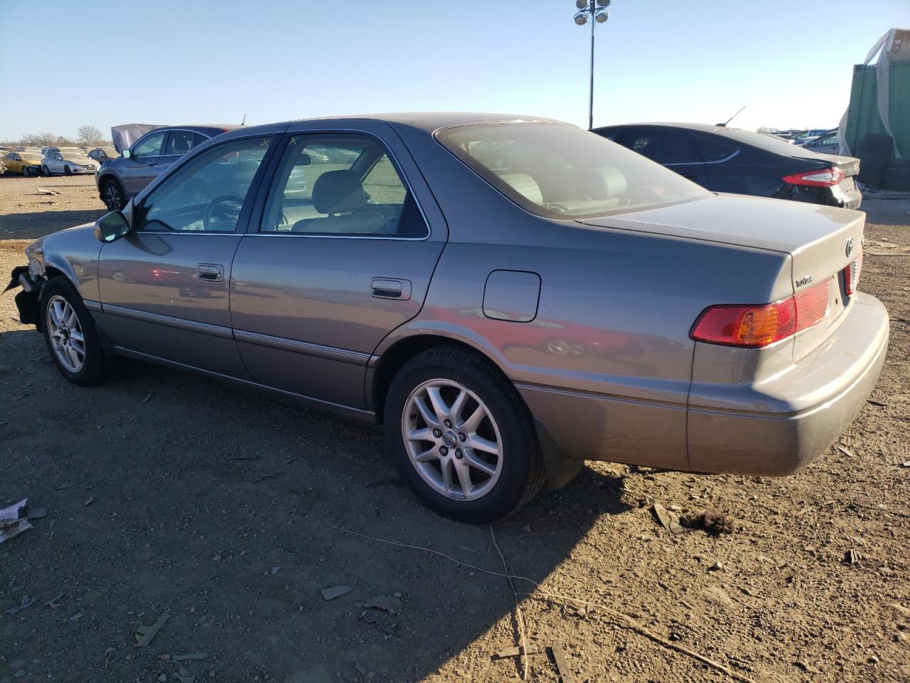 Image 2 of 2000 TOYOTA CAMRY LE 2000 with VIN 4T1BF28K1YU114582