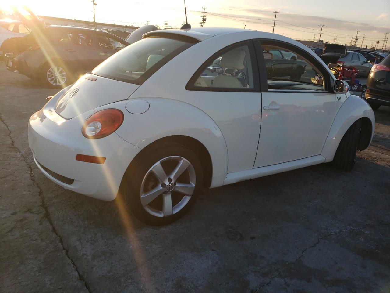 Image 3 of 2008 VOLKSWAGEN NEW BEETLE TRIPLE WHITE 2008 with VIN 3VWFG31C38M511997