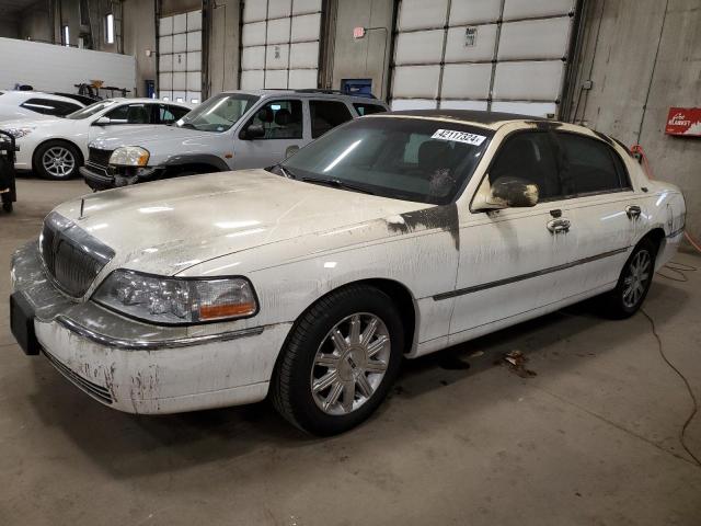 Изображение 2011 LINCOLN TOWN CAR SIGNATURE LIMITED 2011