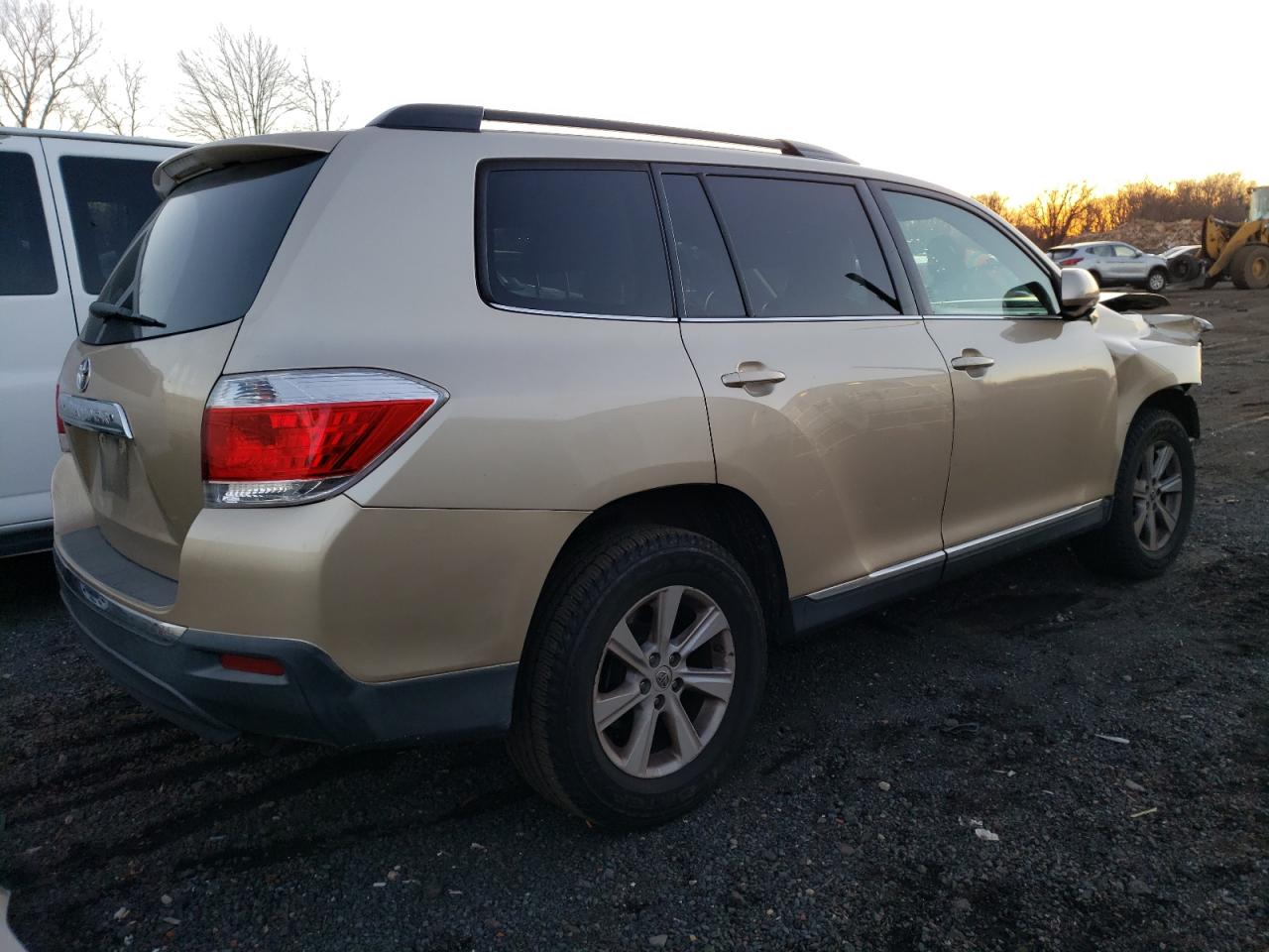 Image 3 of 2012 TOYOTA HIGHLANDER BASE 2012 with VIN 5TDBK3EH4CS165649