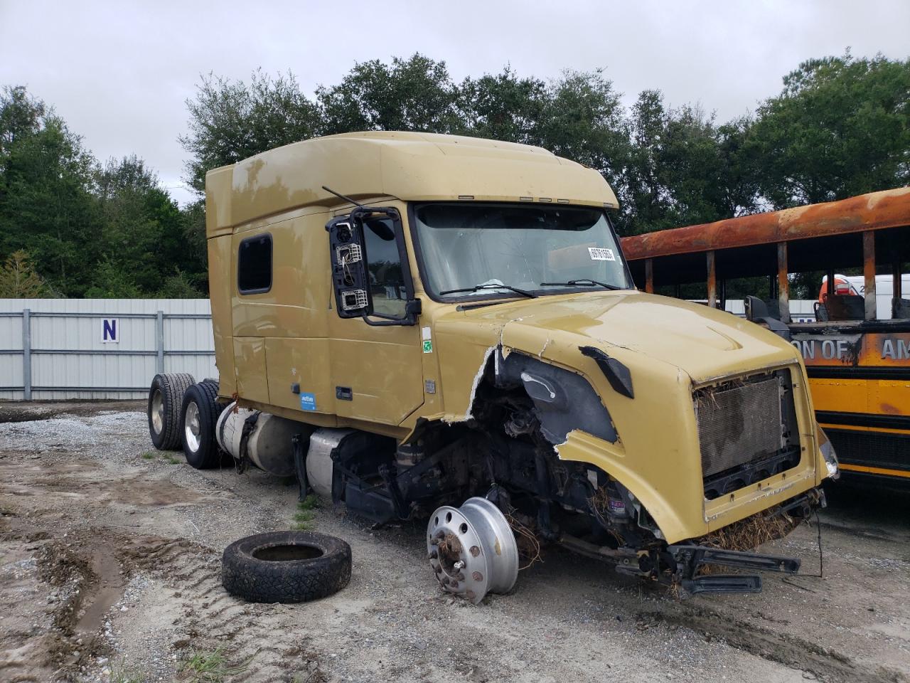 Image 1 of 2014 VOLVO VN VNL 2014 with VIN 4V4NC9EH6EN161256