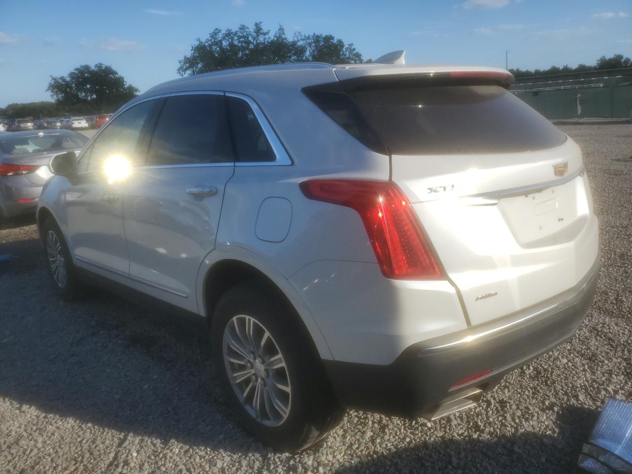 Изображение 2 2017 CADILLAC XT5 LUXURY 2017 с VIN 1GYKNDRS4HZ320297