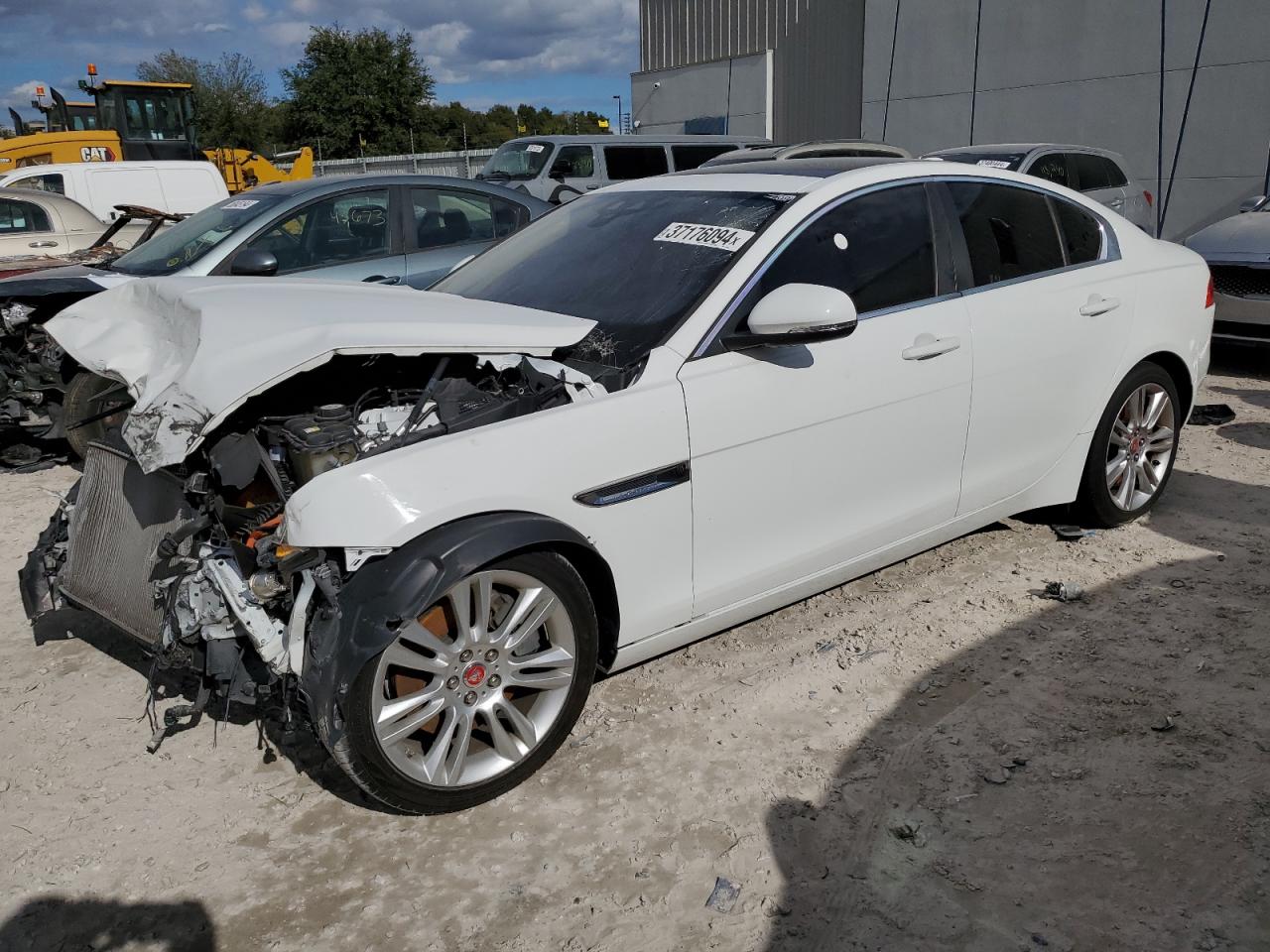 Obraz 1 z 2019 JAGUAR XE PREMIUM 2019 z VIN SAJAD4FX5KCP49383