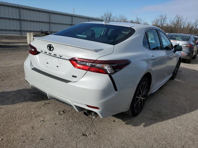 Obraz 3 z 2022 TOYOTA CAMRY SE 2022 z VIN 4T1G11AKXNU022813