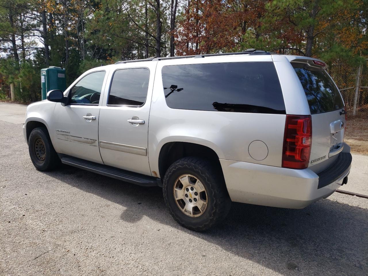 Изображение 2 2011 CHEVROLET SUBURBAN K1500 LS 2011 с VIN 1GNSKHE32BR200565
