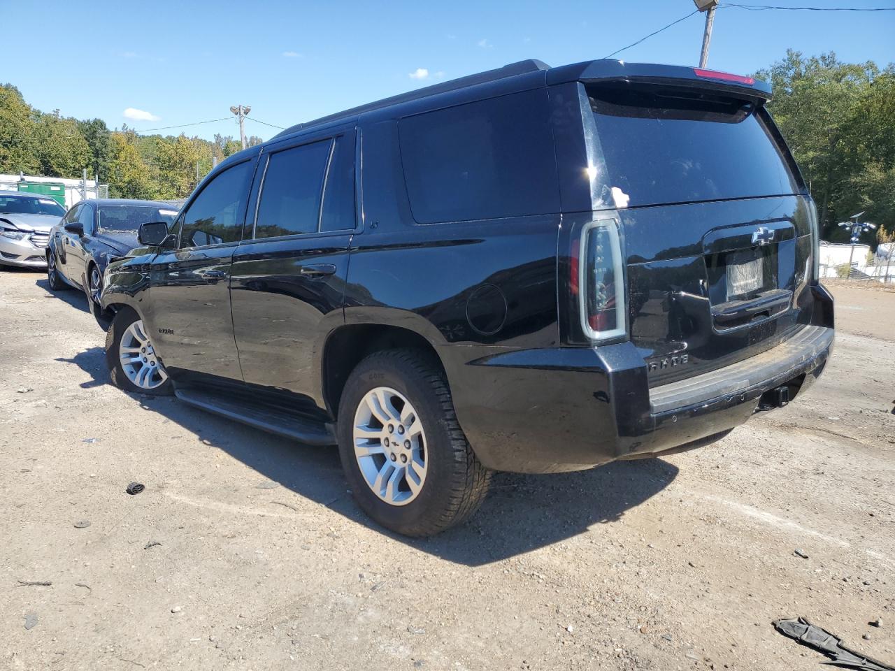 Image 2 of 2019 CHEVROLET TAHOE K1500 LT 2019 with VIN 1GNSKBKC3KR377305