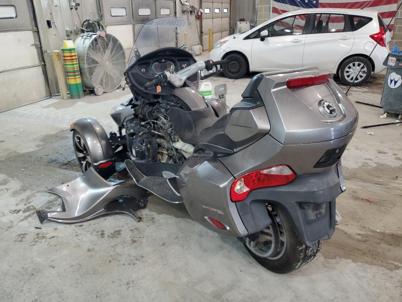 Изображение 3 Can-Am Spyder Roadster Rts 2011 с VIN 2BXJBWC13BV001889