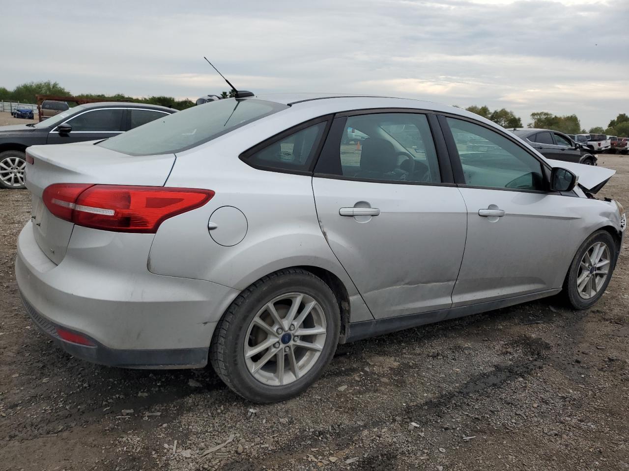 Image 3 of 2017 FORD FOCUS SE 2017 with VIN 1FADP3F21HL219461