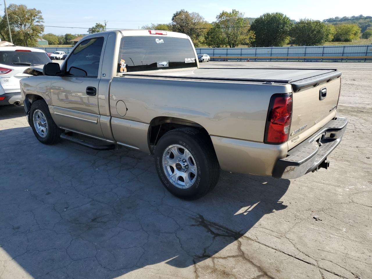 Image 2 of 2005 CHEVROLET SILVERADO C1500 2005 with VIN 1GCEC14Z95Z129823