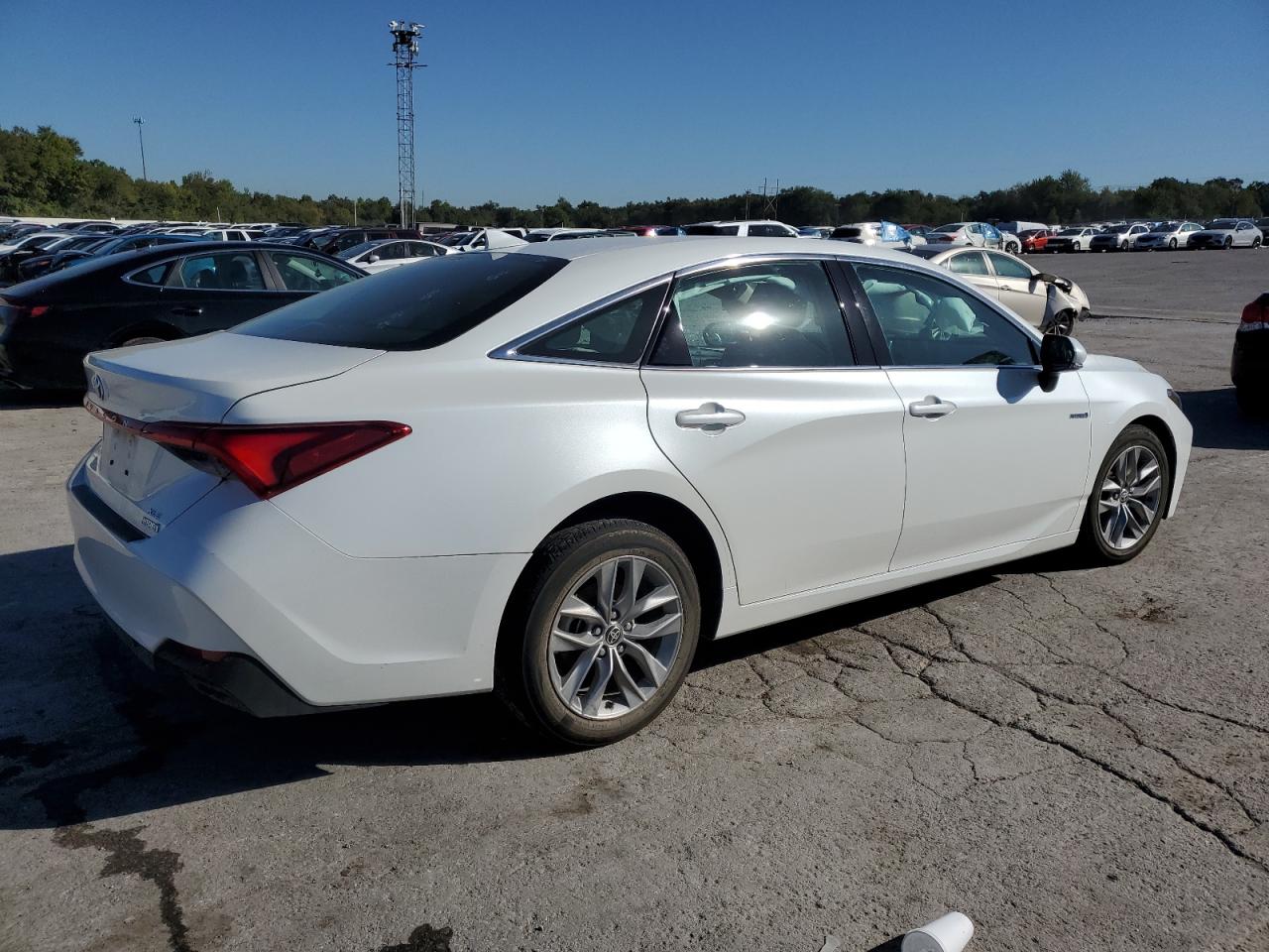 Obraz 3 z 2021 TOYOTA AVALON XLE 2021 z VIN 4T1AA1AB7MU010543