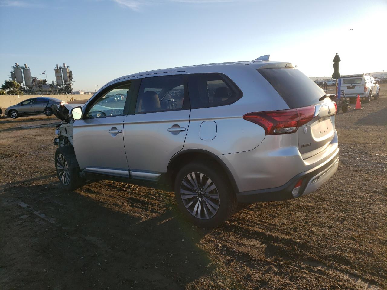 Изображение 2 2019 MITSUBISHI OUTLANDER SE 2019 с VIN JA4AZ3A37KZ027158