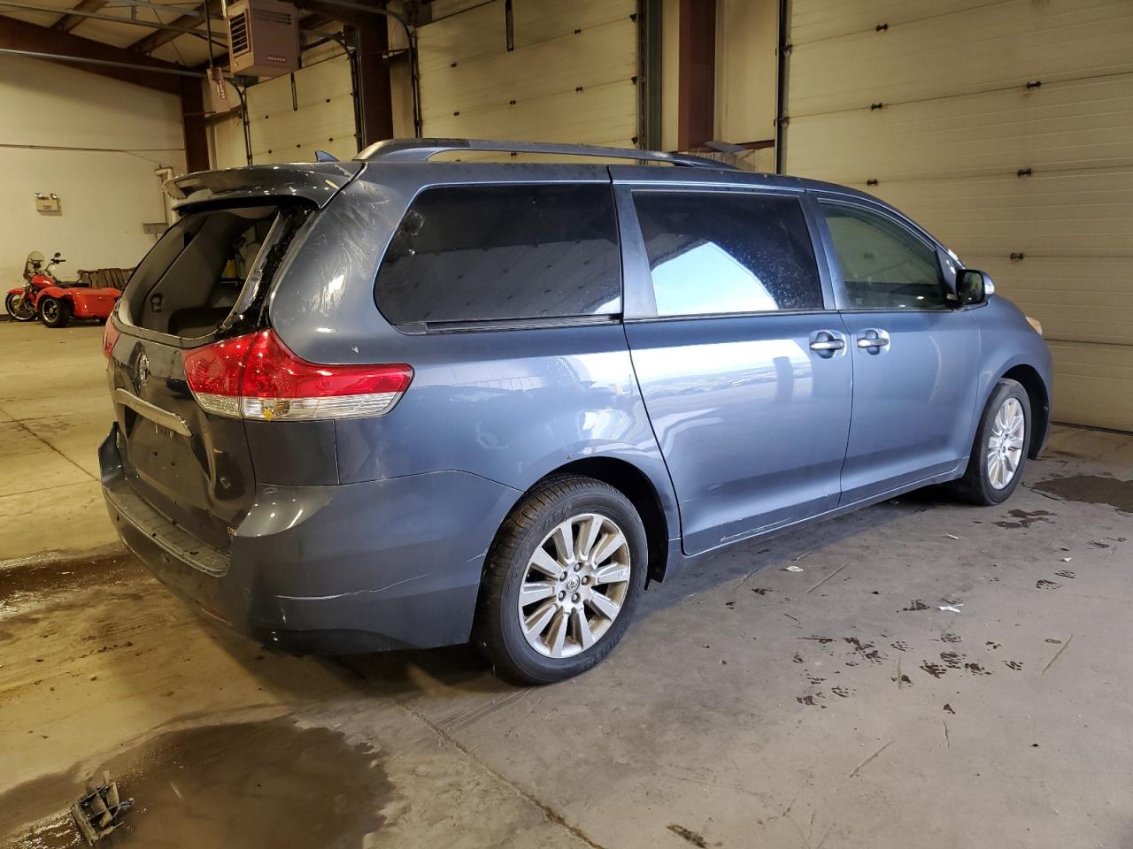 Image 3 of 2013 TOYOTA SIENNA XLE 2013 with VIN 5TDDK3DC4DS064658
