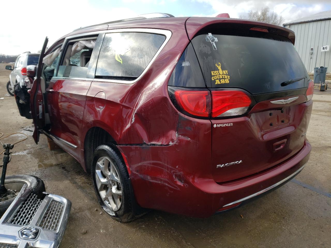Image 2 of 2017 CHRYSLER PACIFICA LIMITED 2017 with VIN 2C4RC1GG9HR578333