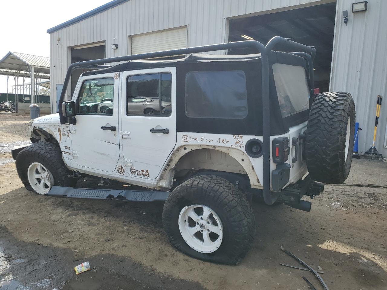 Изображение 2 2017 JEEP WRANGLER UNLIMITED SPORT 2017 с VIN 1C4BJWDG6HL633208