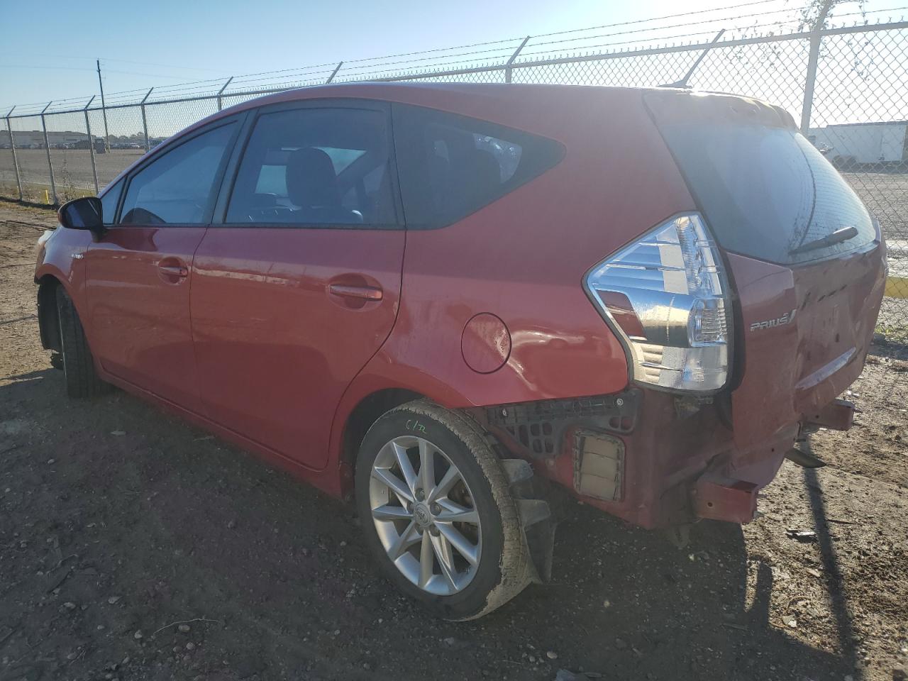 Image 2 of 2014 TOYOTA PRIUS V  2014 with VIN JTDZN3EU2E3326927