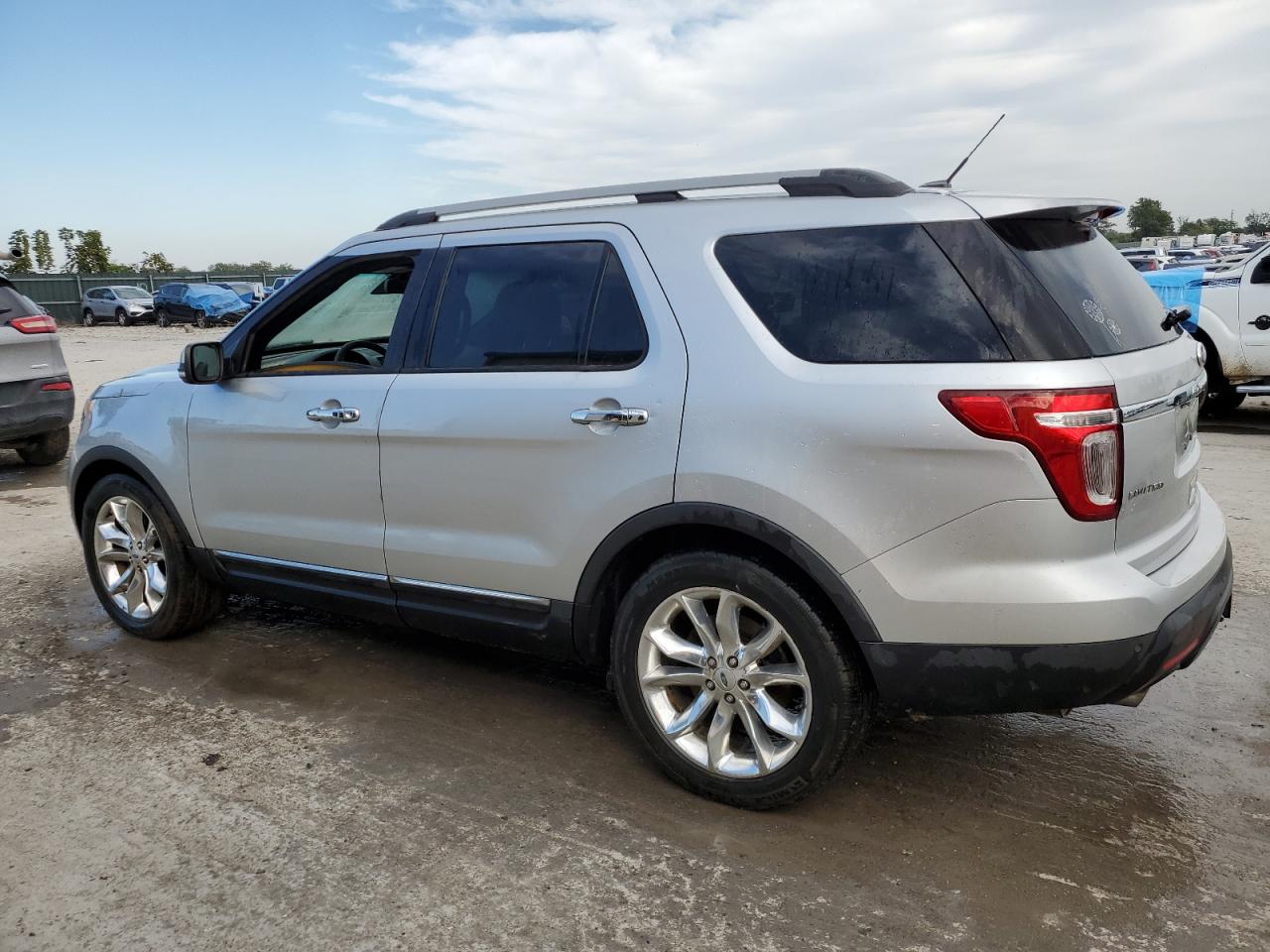 Image 2 of 2015 FORD EXPLORER LIMITED 2015 with VIN 1FM5K8F84FGB73351