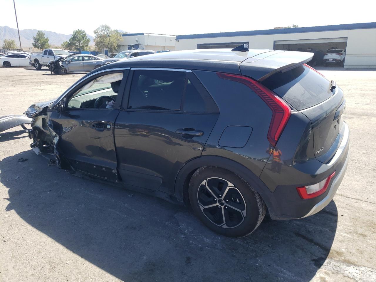 Изображение 2 2023 KIA NIRO LX 2023 с VIN KNDCP3LE7P5097969