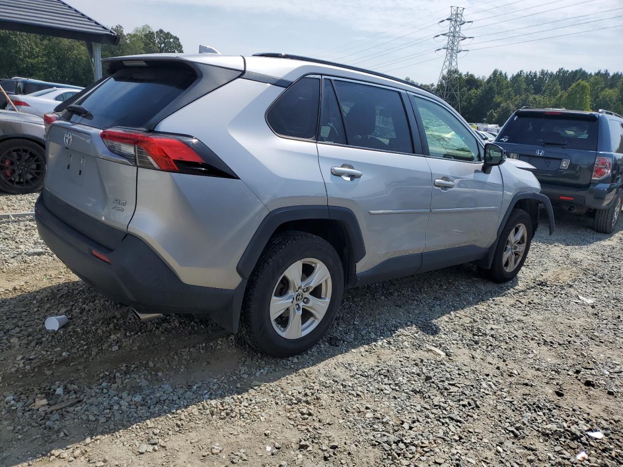 Image 3 of Toyota Rav4 Xle 2019 with VIN JTMP1RFV5KD519821