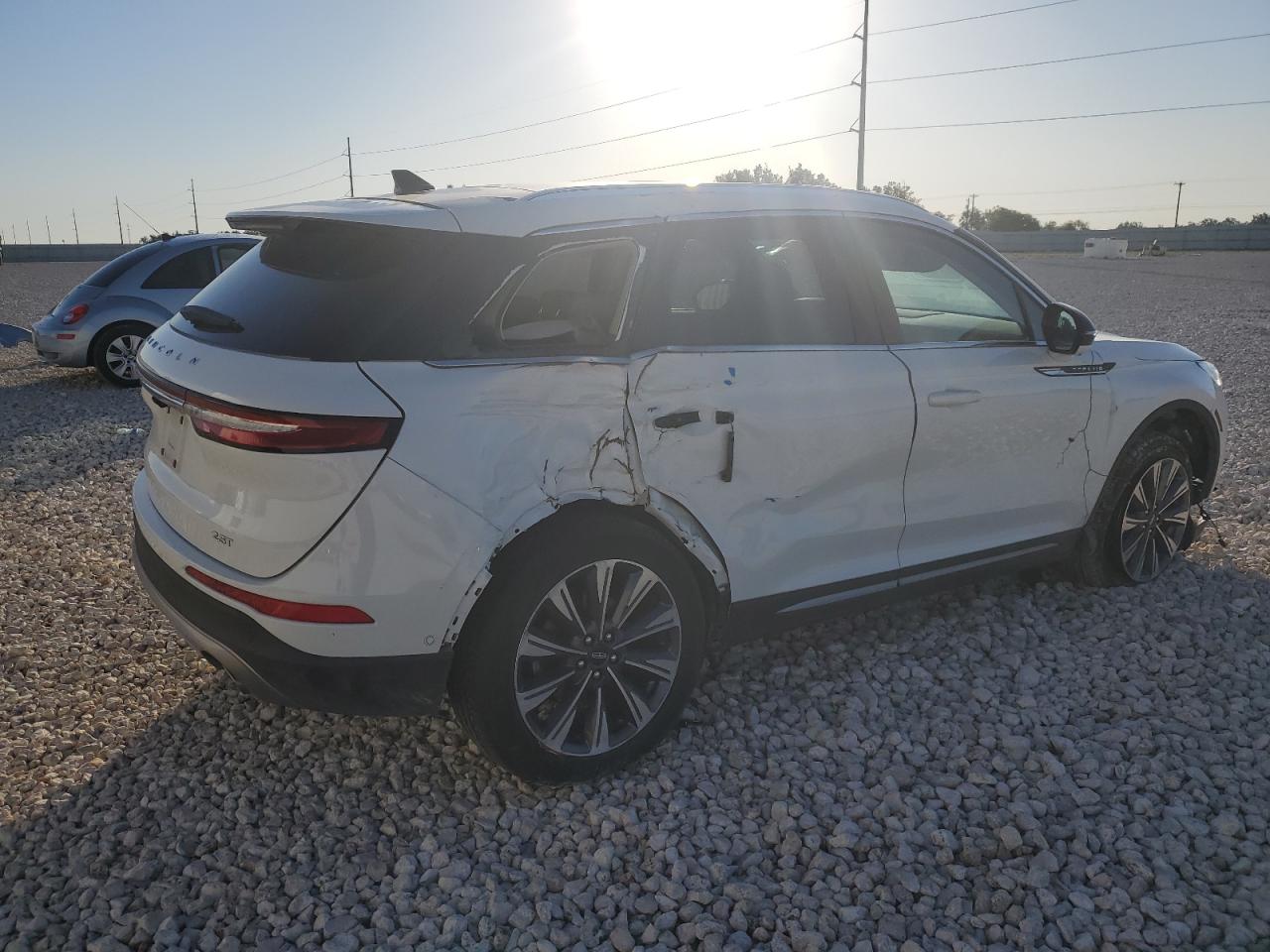 Image 3 of 2020 LINCOLN CORSAIR RESERVE 2020 with VIN 5LMCJ2DH1LUL05650