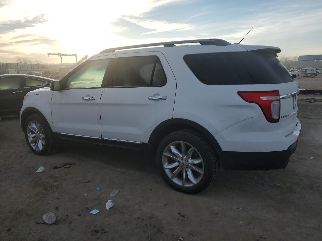 Image 2 of 2015 FORD EXPLORER LIMITED 2015 with VIN 1FM5K8F83FGB49591
